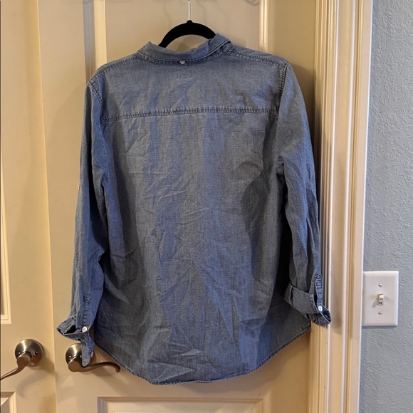 ✂️J Crew Denim Button Down - Picture 2 of 5